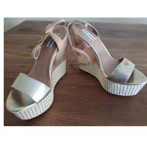 Steve Madden Gold Platform Wedges Heels size 10